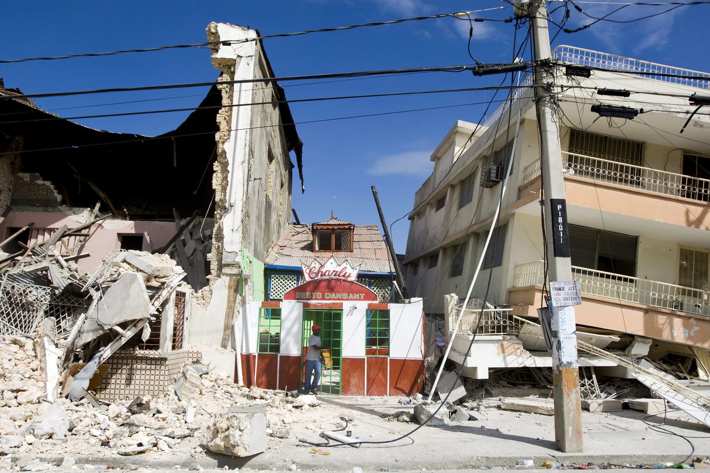 Earthquake — Earth & Fire natural phenomenon