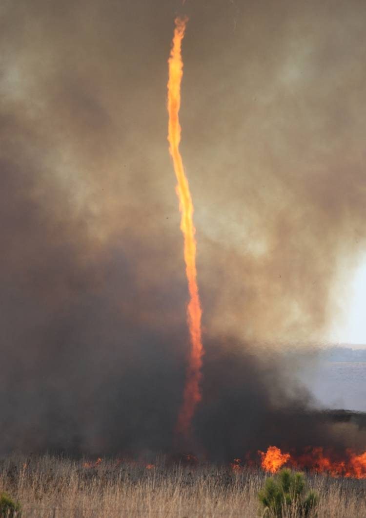 Fire Whirl — Earth & Fire natural phenomenon