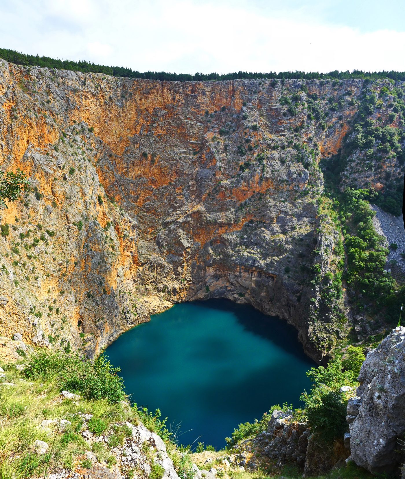 Sinkhole — Earth & Fire natural phenomenon
